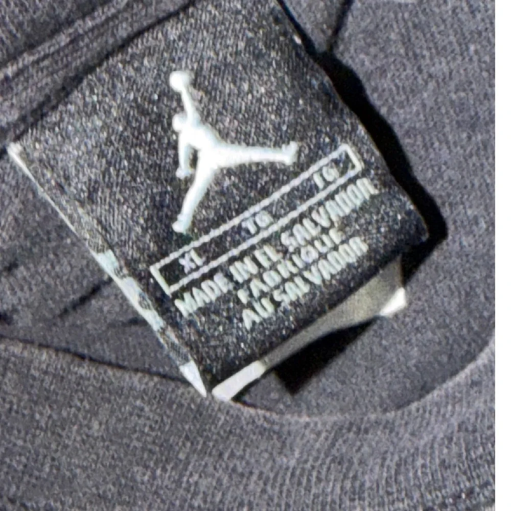 Jordan Brand Mens XL Black Graphic T-Shirt 23 Carbon Fiber Script Distressed